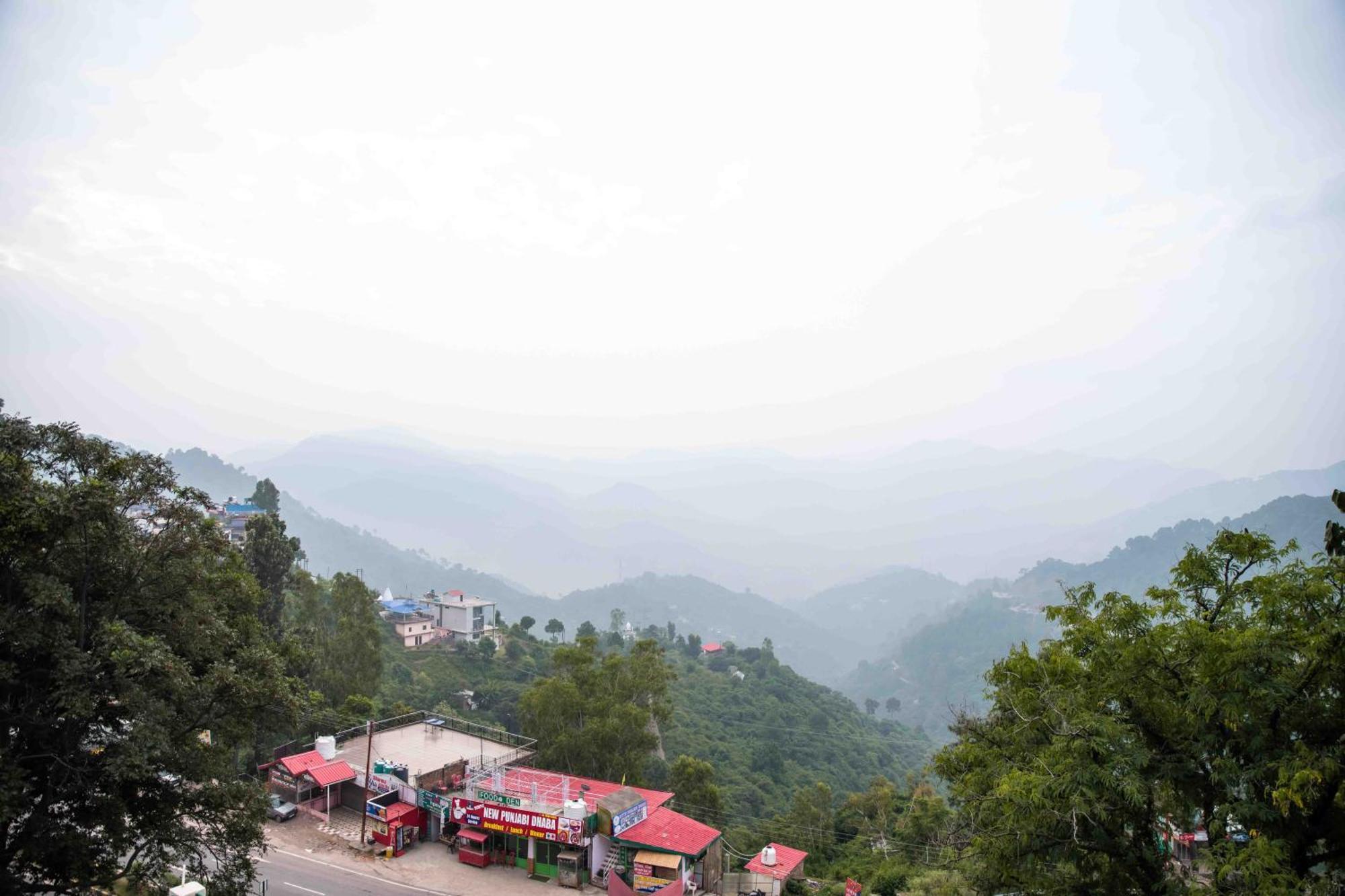 The Fern Surya Resort Kasauli Hills, Dharampur Bagian luar foto